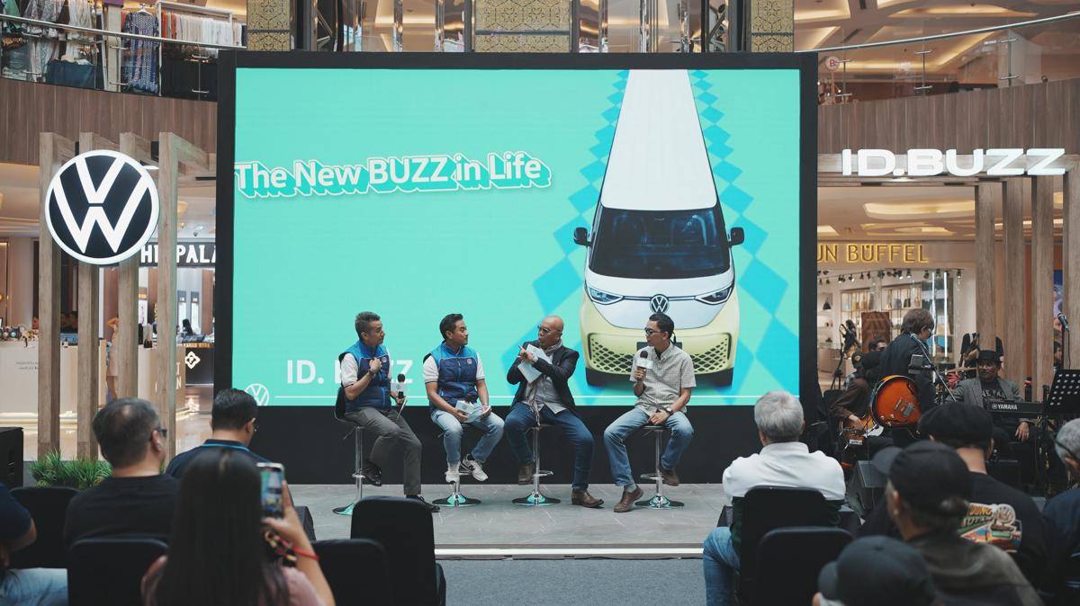 Sesi talk show bersama perwakilan Volkswagen dan komunitas Volkswagen di Bandung.jpeg