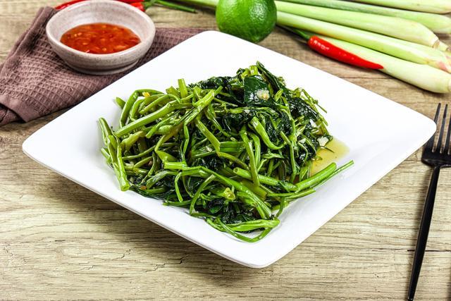 Ilustrasi plecing kangkung (vecteezy.com/Andrey Starostin)