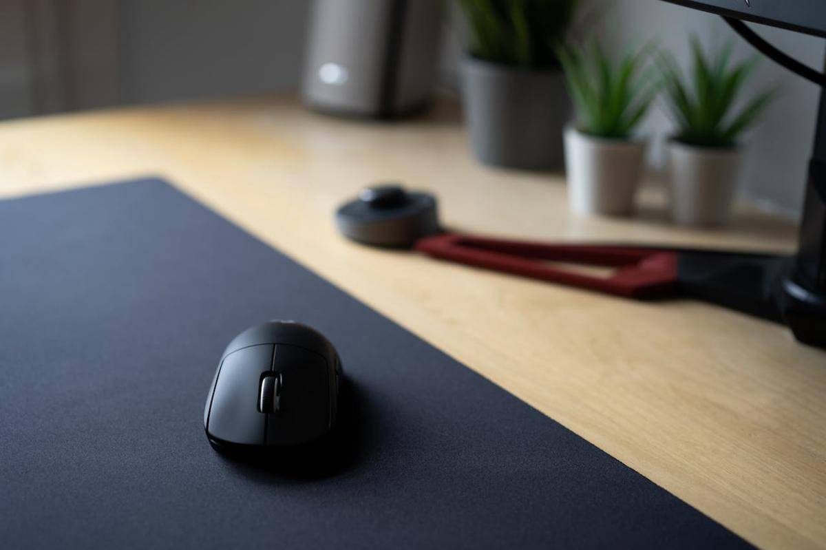 ilustrasi mouse pad (pexels.com/Matthias Haltenhof)