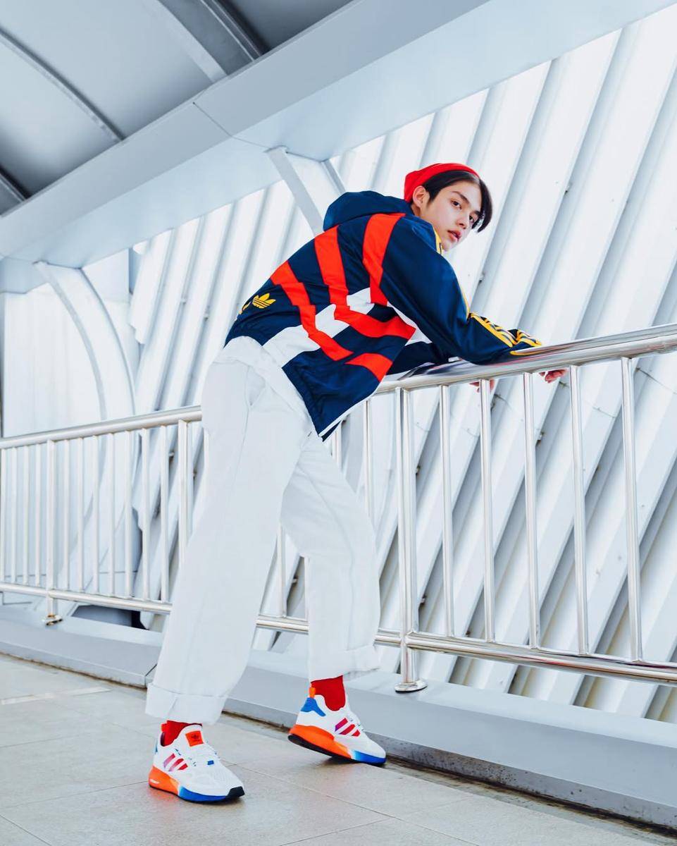 OOTD pakai beanie hat ala Bright Vachirawit (instagram.com/bbrightvc)