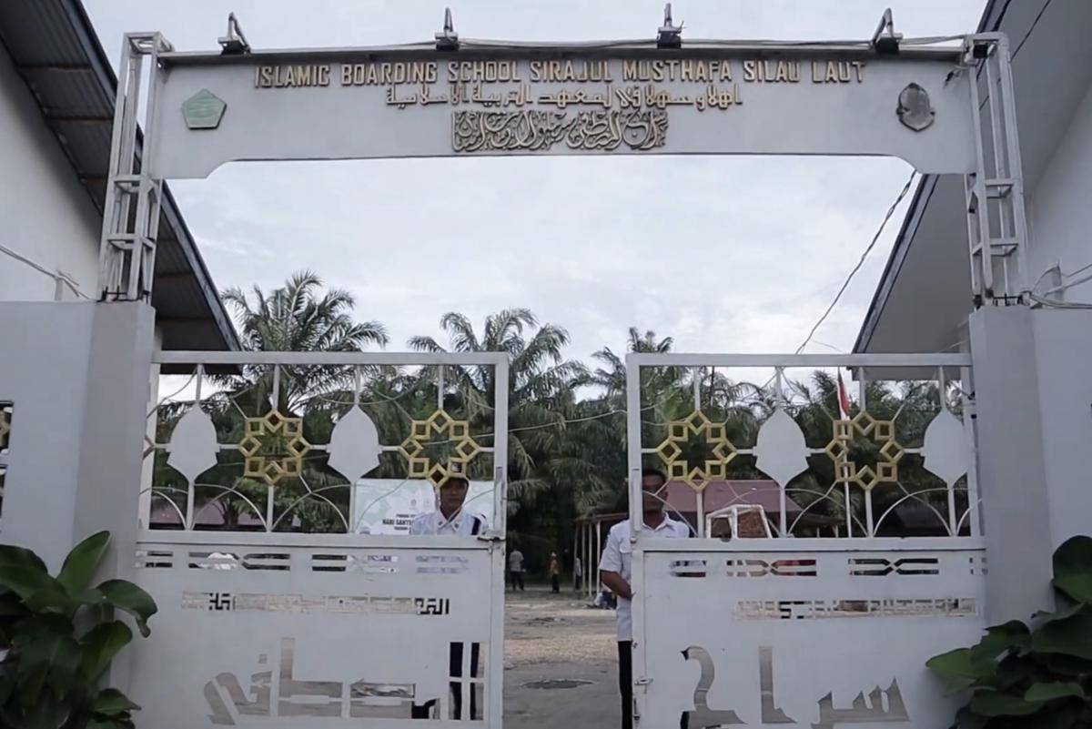 Cuplikan Pesantren Syekh Silau Laut Asahan(youtube.com/sirajul musthafa Silau Laut)