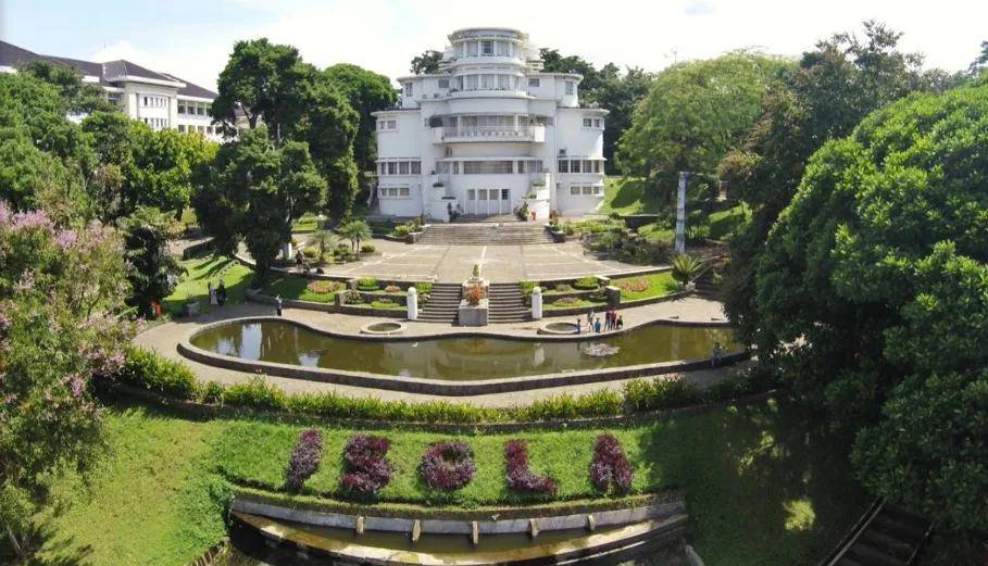 Universitas Pendidikan Indonesia - UPI (upi.edu)
