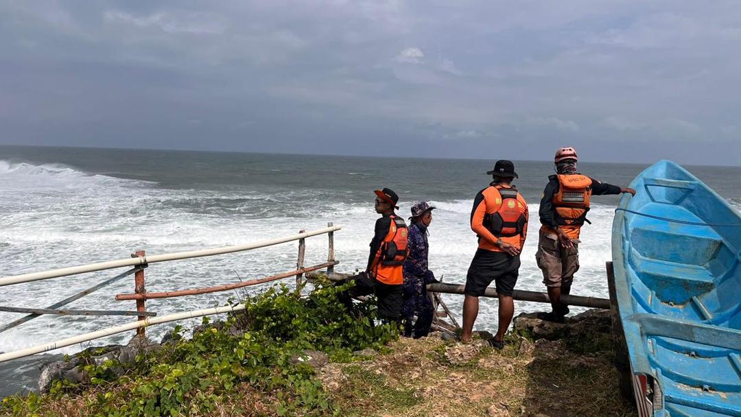 wistawan tenggelam pantai watukodok.jpeg