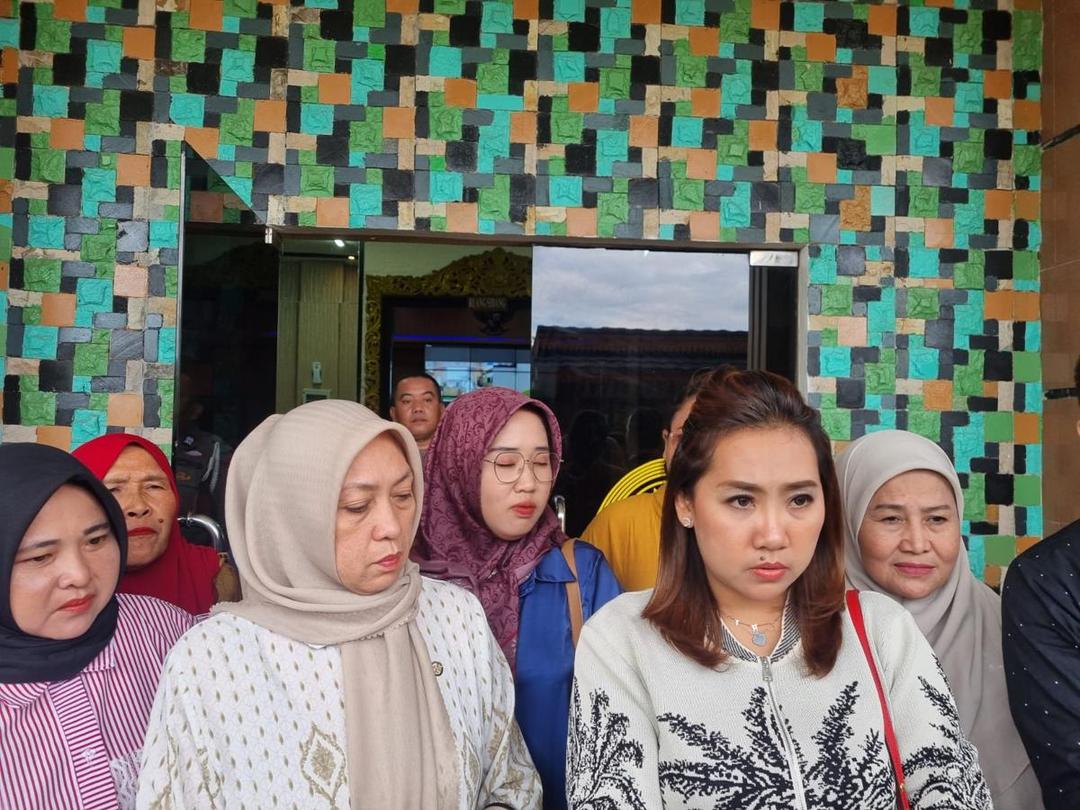 Momen Orang Tua Briptu Ghalib Menangis, Saat Dengar Kesaksian Sidang