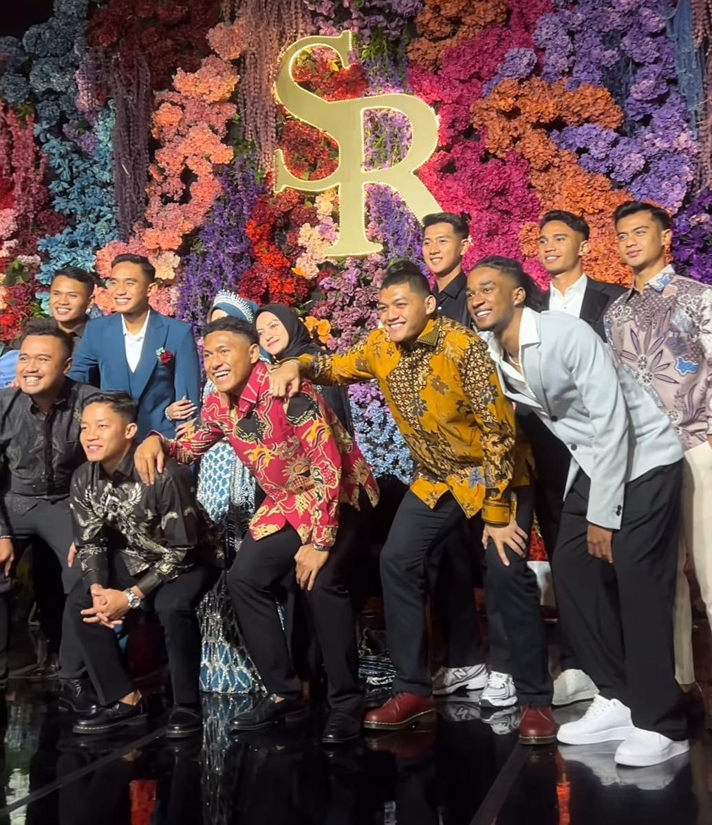 pesepak bola di resepsi Rizky Ridho (instagram.com/antzranger)