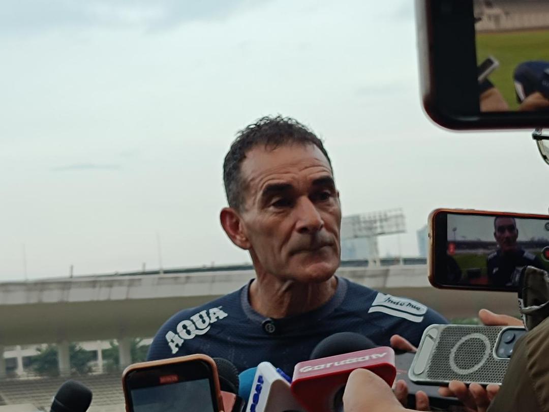Kisah Vanenburg Sering Begadang Demi Cari Pemain Timnas U-23