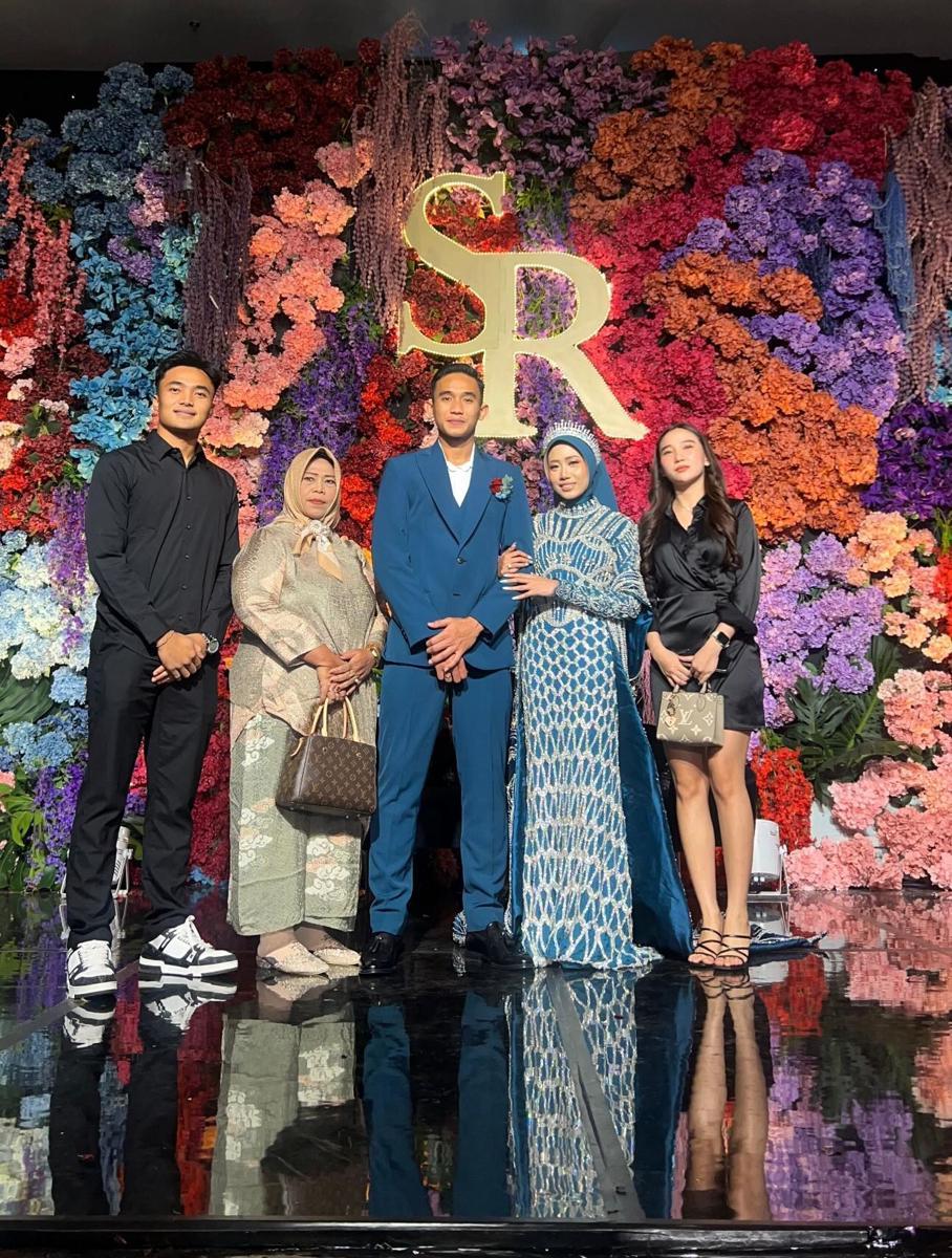 pesepak bola di resepsi Rizky Ridho (instagram.com/nandoariiiss)