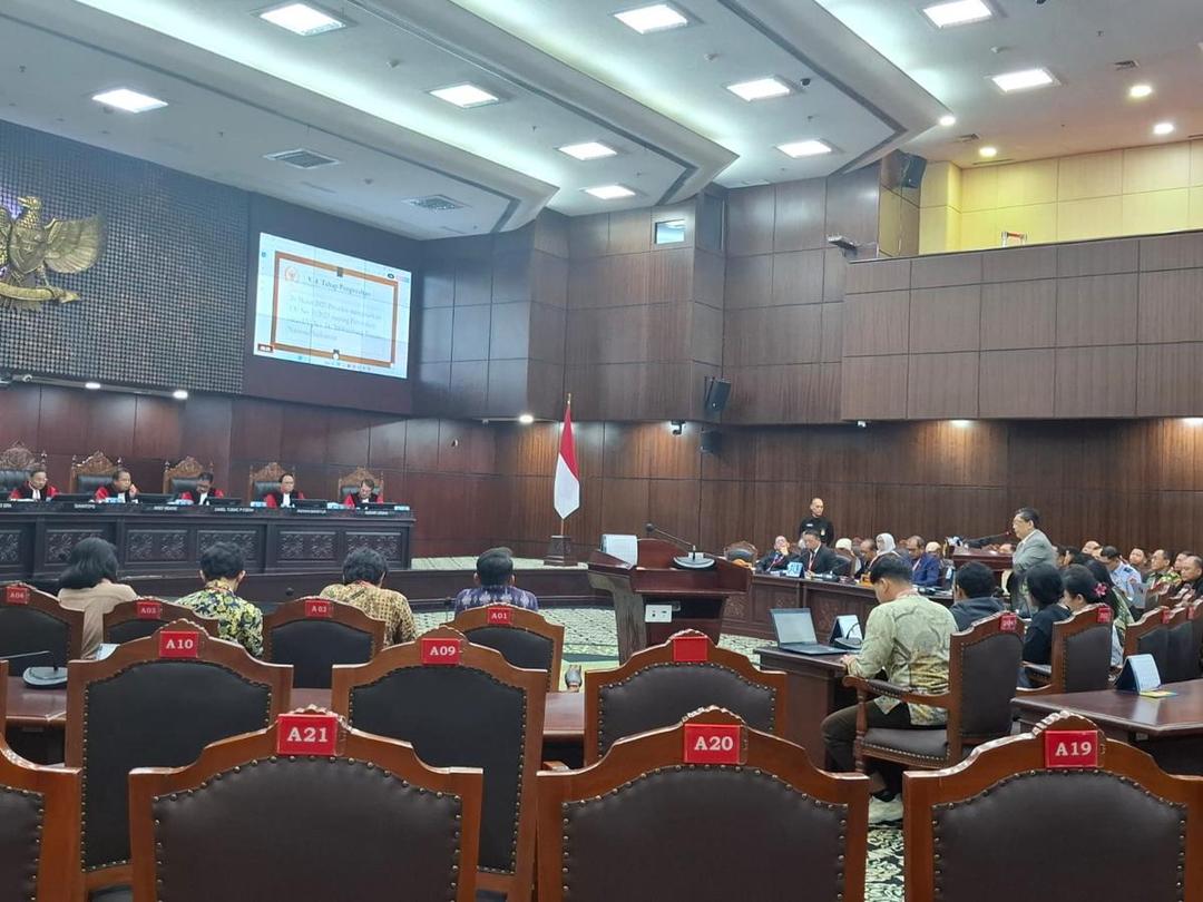 DPR Desak MK Tolak Gugatan UU TNI!