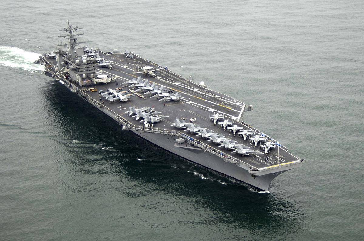 kapal induk USS Nimitz