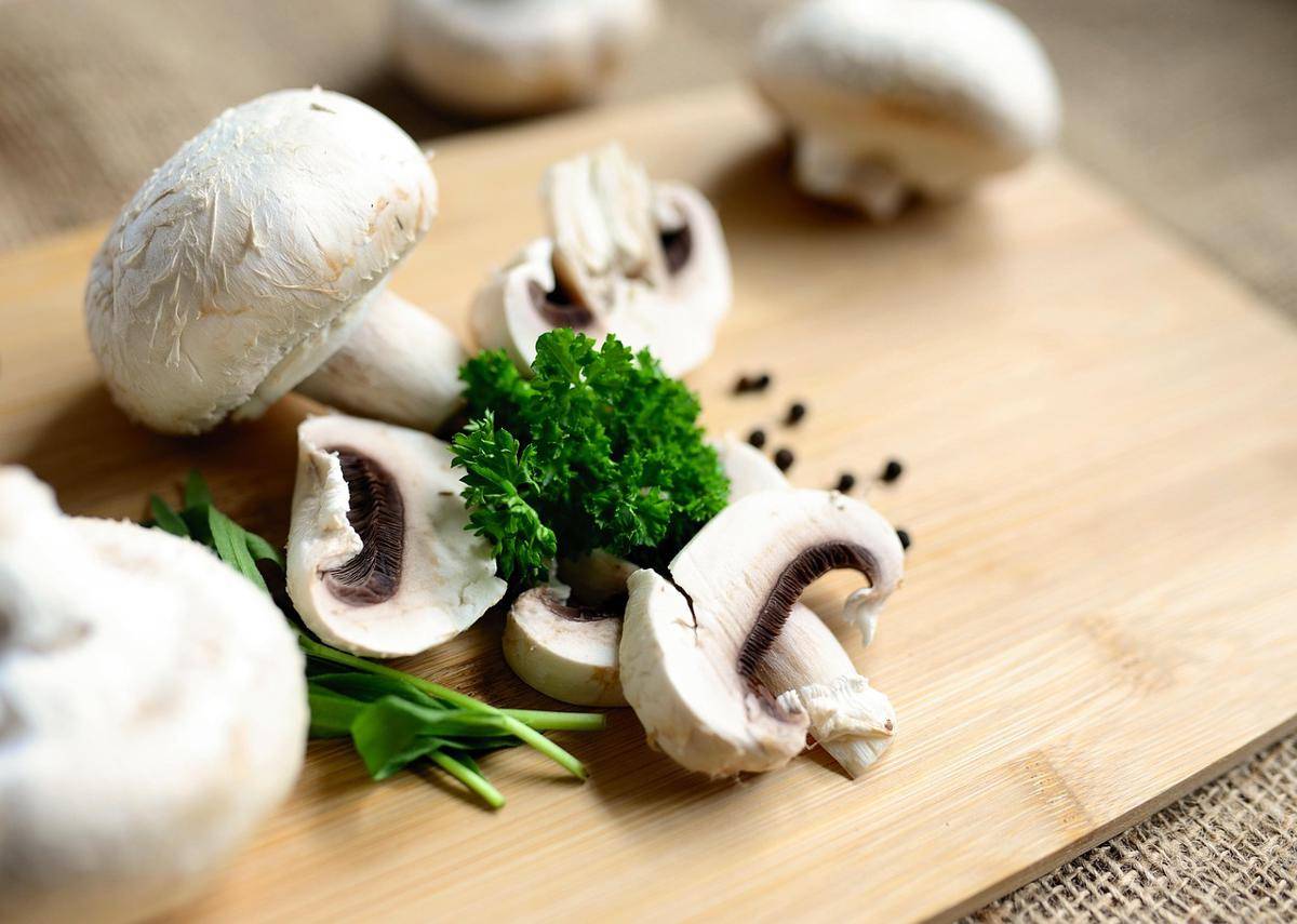 Jamur kancing segar (pixabay.com/congerdesign)