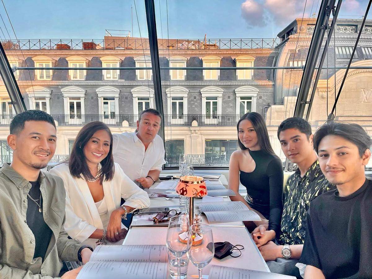 Kedekatan Alyssa Daguise dengan Ayah Sambungnya (Instagram.com/risa_dewi)