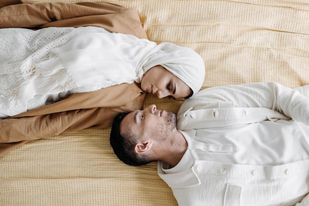 Bolehkah Malam 1 Suro Berhubungan Suami Istri? Ini Penjelasannya