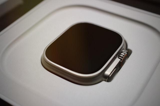 Kenapa Layar Apple Watch Bisa Mendadak Hitam, Tanda Rusak Total?