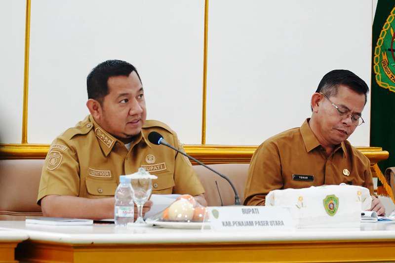 Bupati PPU Mudyat Noor bersama Sekda PPU, Tohar (IDN Times/Ervan)