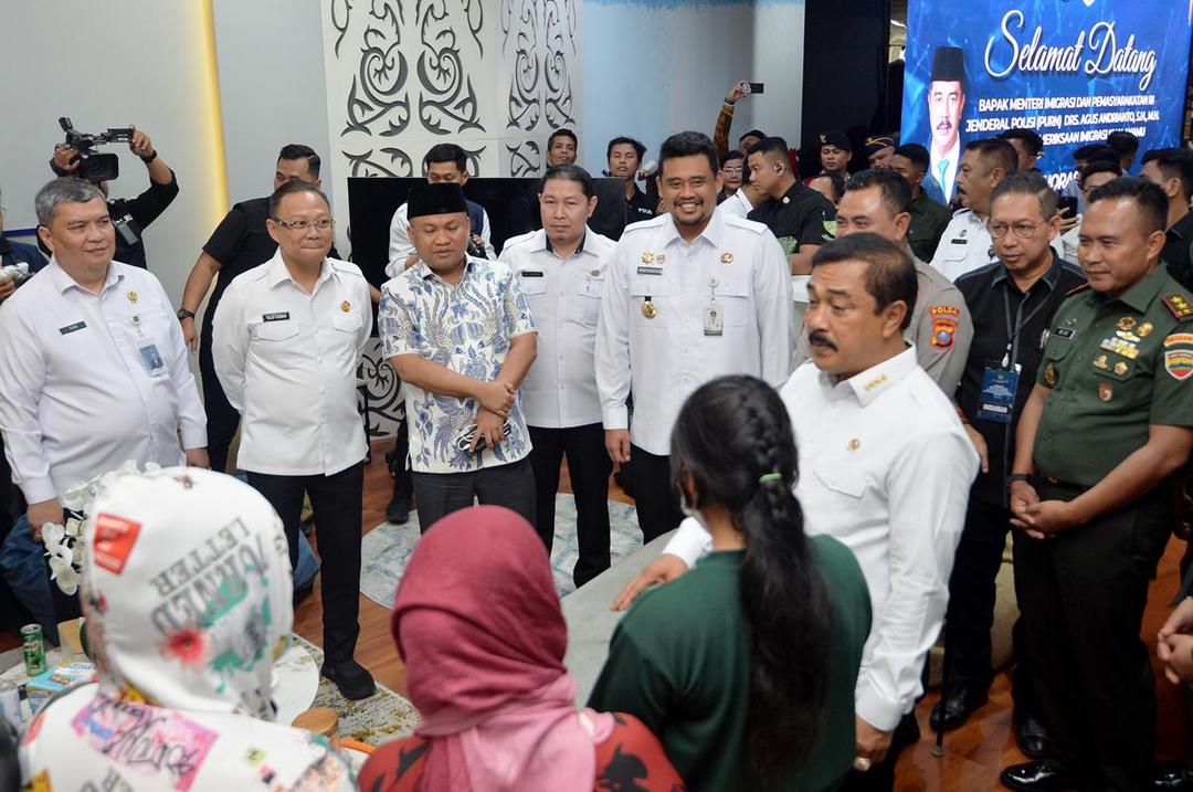 Gubsu dan Menteri Imigrasi resmikan Autogate (8).jpg