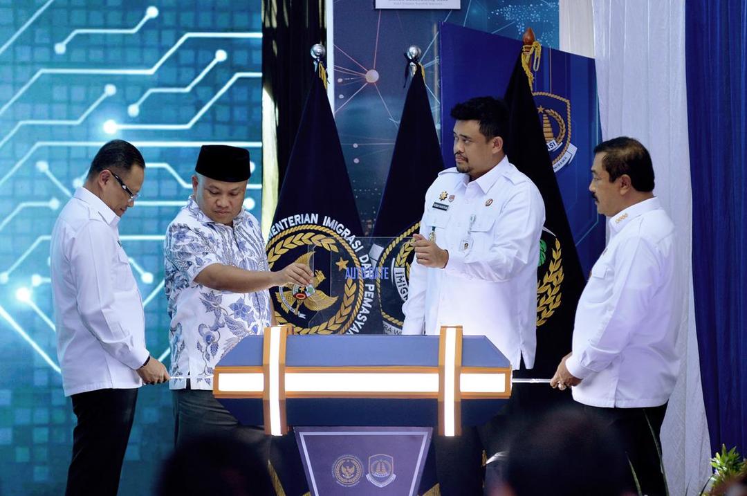 Gubsu dan Menteri Imigrasi resmikan Autogate (5).jpg