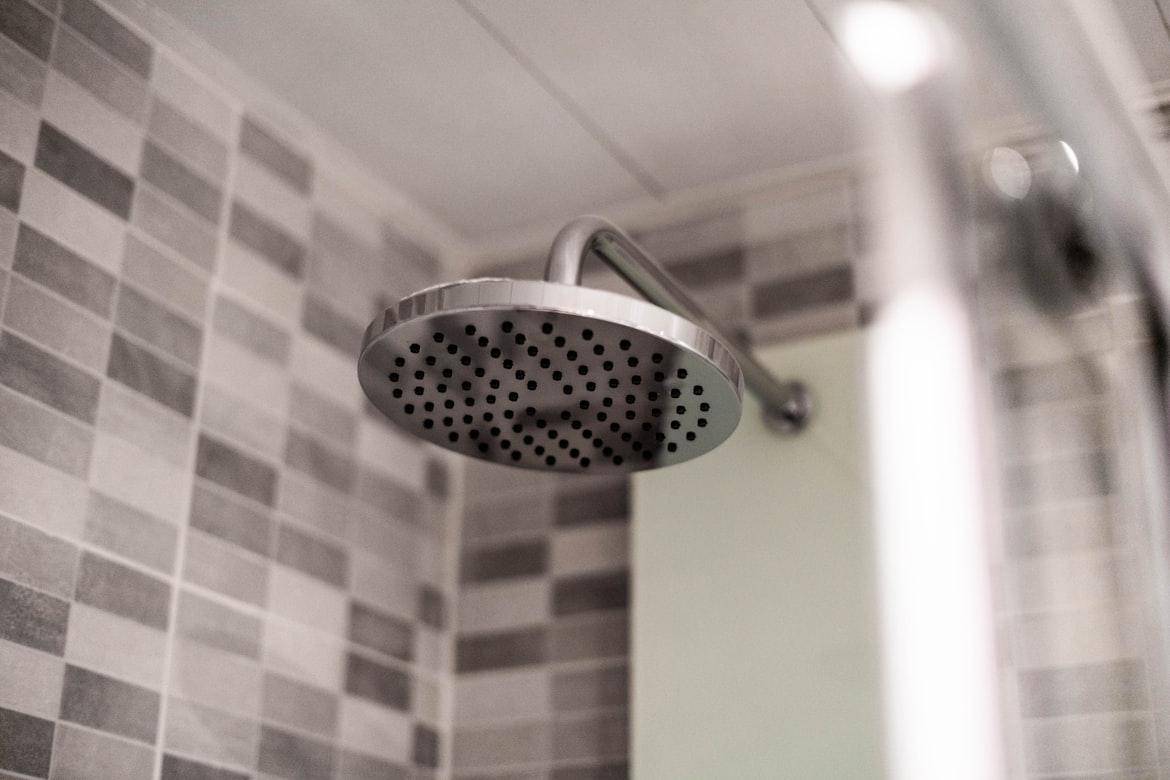 5 Langkah Merawat Shower agar Tidak Tersumbat dan Berkarat