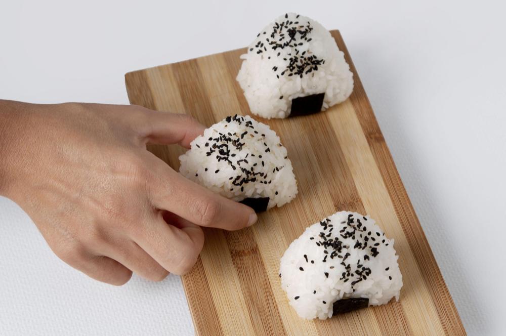Resep Onigiri Kornet Keju, Menu yang Cocok untuk Anak Kost! 