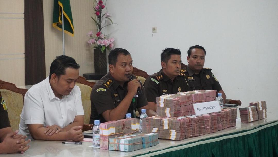 Kejari Ponorogo Sita Rp3,1 Miliar dari  Dugaan Korupsi Dana BOS