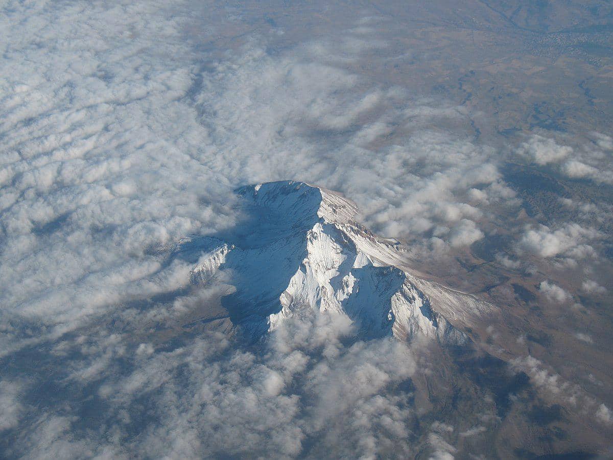 Pemandangan Gunung Erciyes dari ketinggian 10 kilometer.
