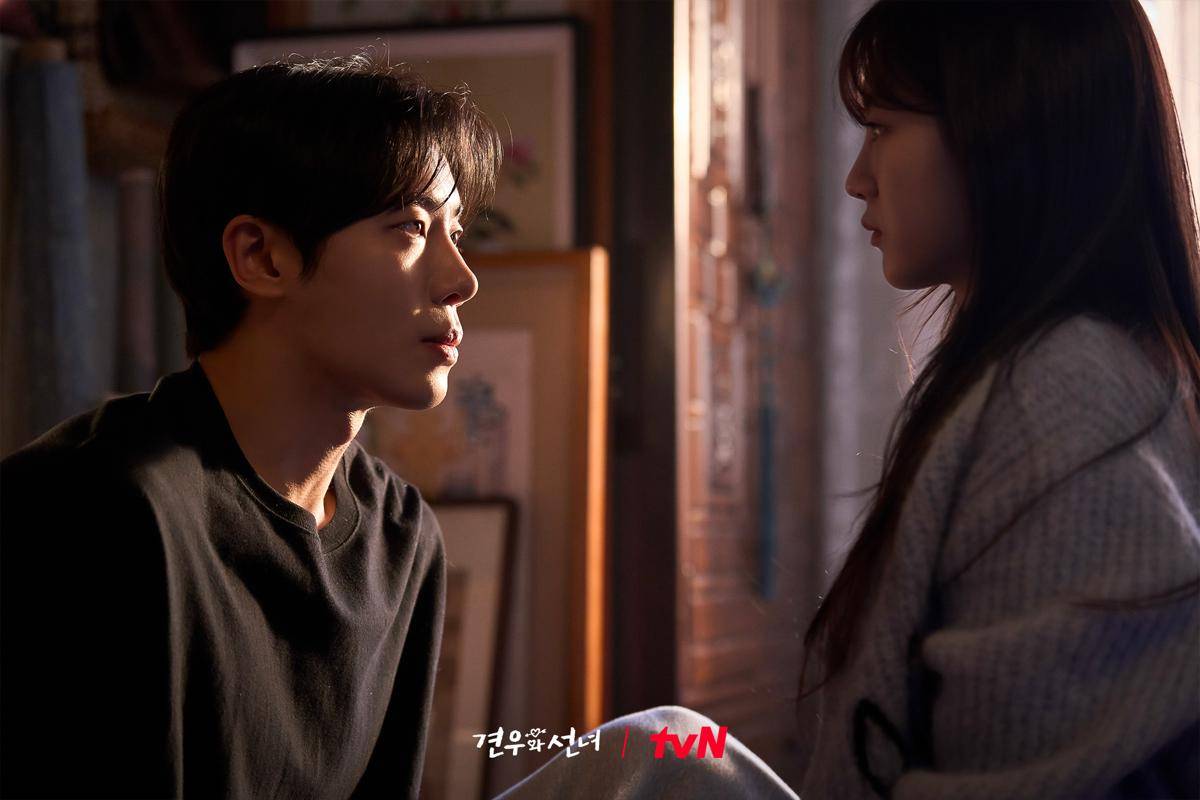 still cut Drama Korea Head Over Heels (https://twitter.com/@CJnDrama)