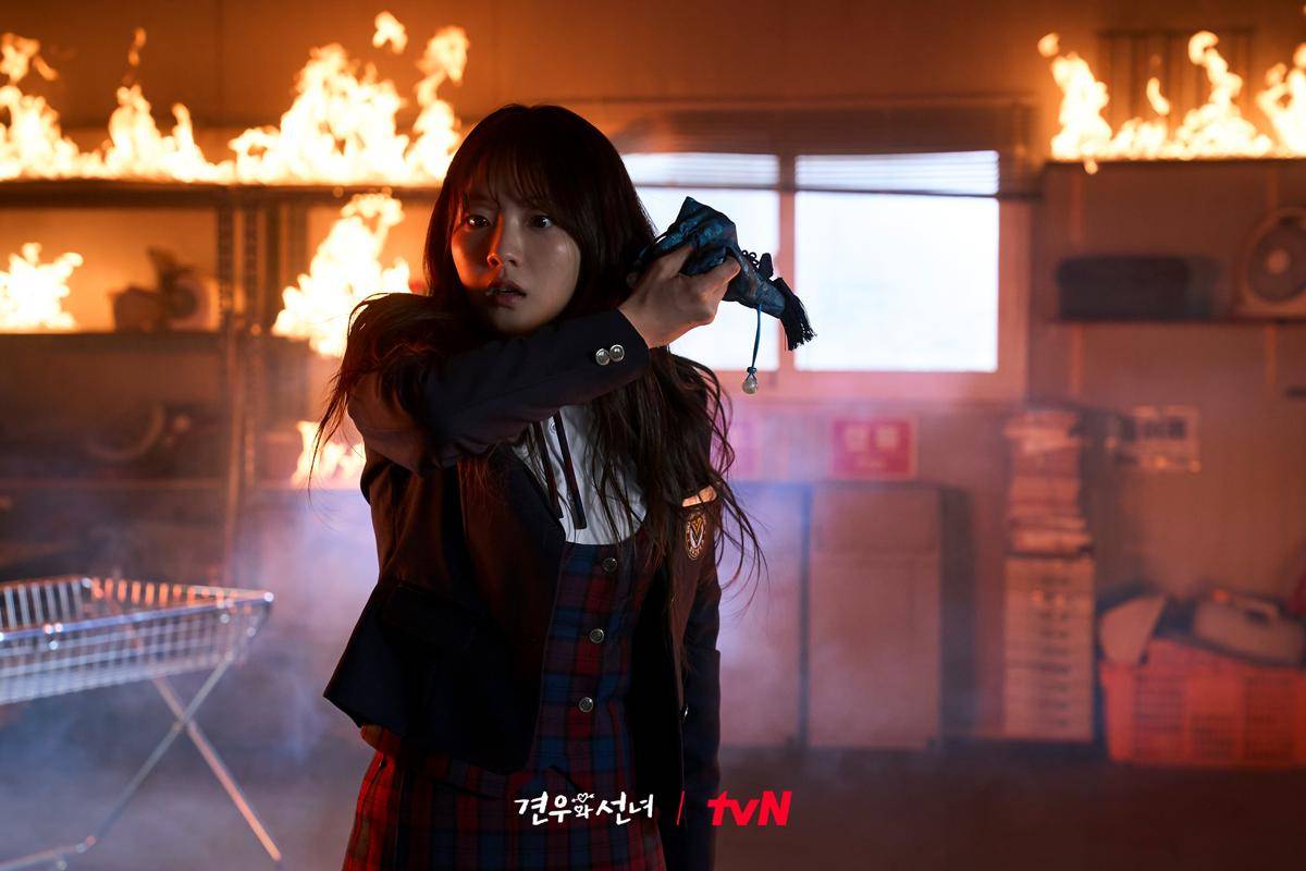 still cut Drama Korea Head Over Heels (https://twitter.com/@CJnDrama)