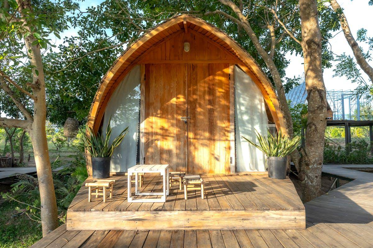 ilustrasi furnitur outdoor dengan warna cerah
