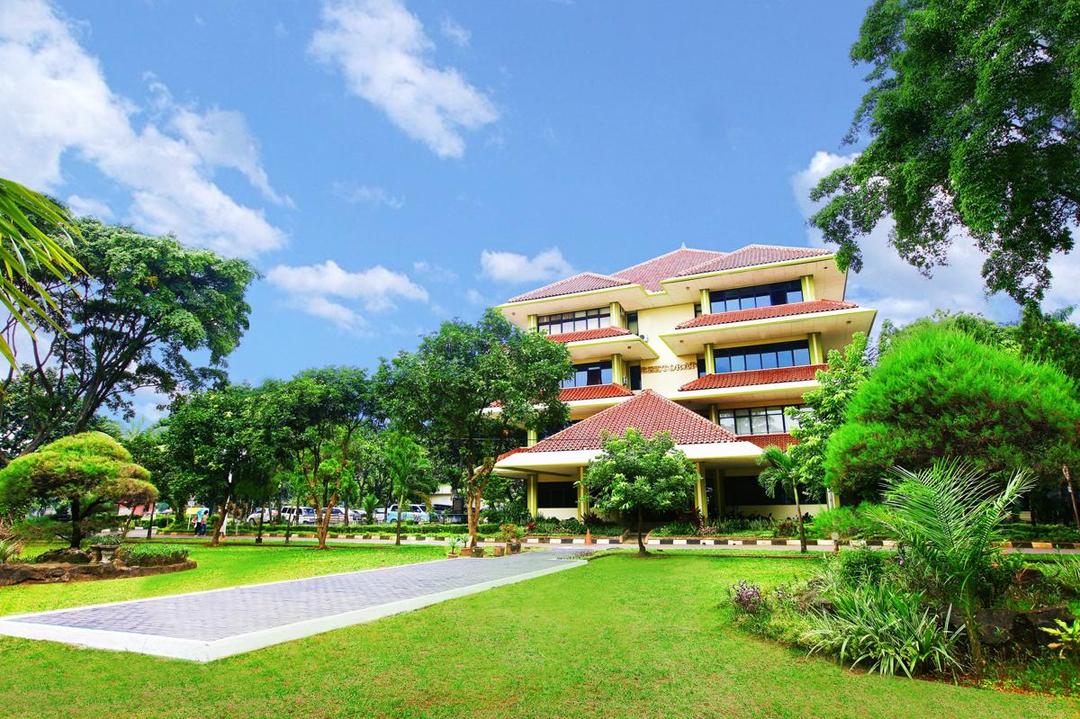 GEDUNG-REKTORAT-min.jpg