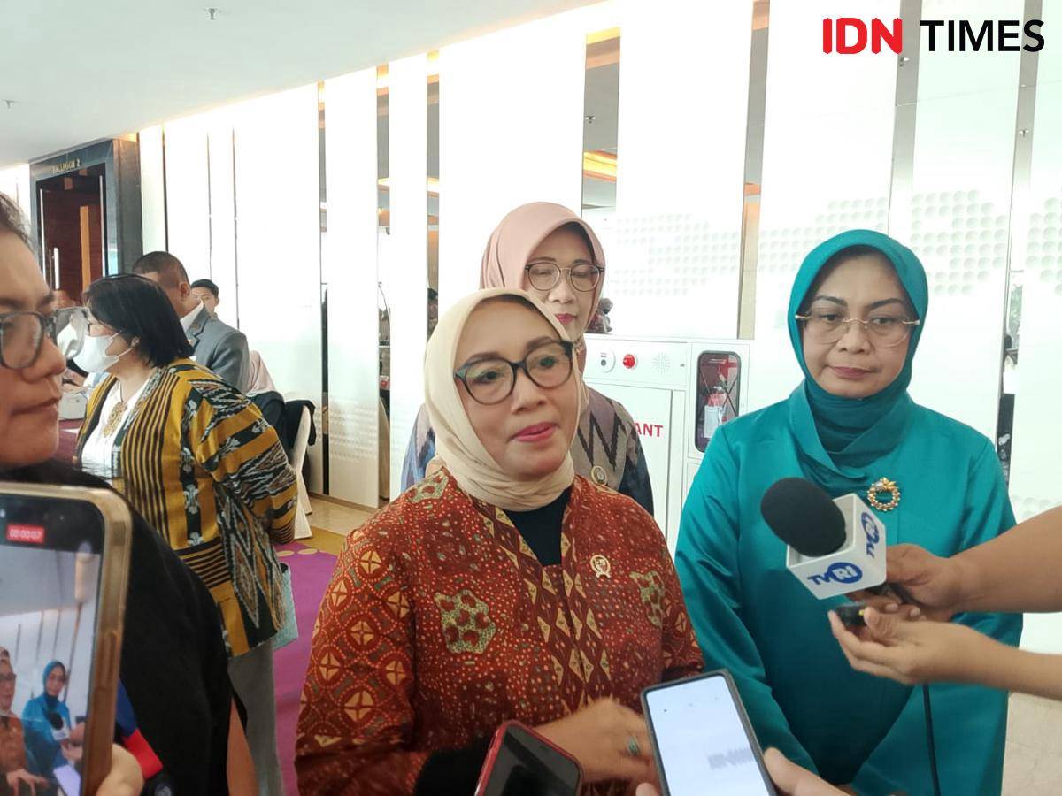 Menteri Pemberdayaan Perempuan dan Perlindungan Anak (PPPA) Arifah Fauzi di saat ditemui di Jakarta Selatan, Rabu (25/6/2025) (IDN Times/Lia Hutasoit)