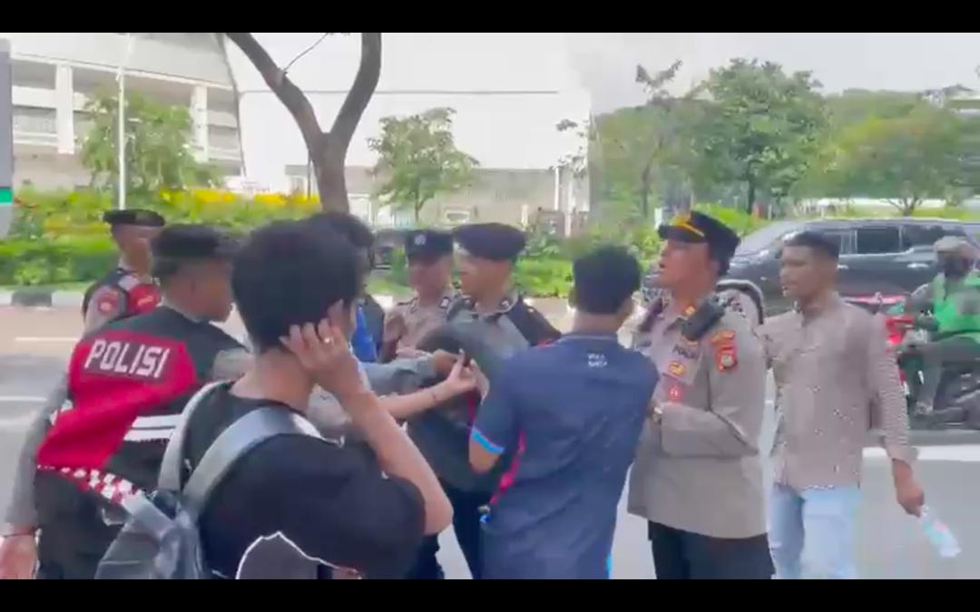 Polisi Tangkap 6 Demonstran Kemenpora, Satu Polisi Luka Bakar