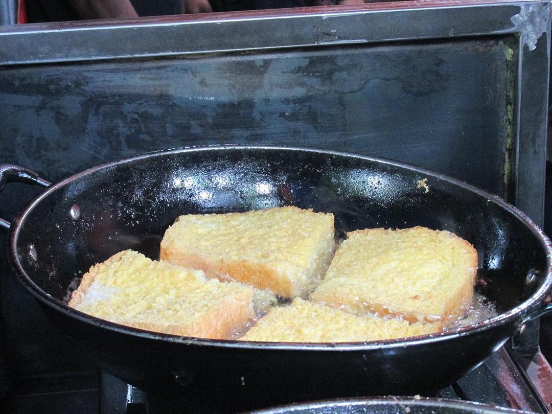 1600px-Roti_tenong_goreng.jpg
