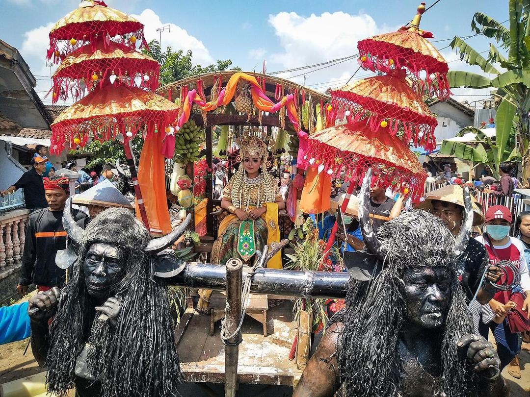 Kebo-keboan_Alasmalang,_Banyuwangi._01 (1).jpg