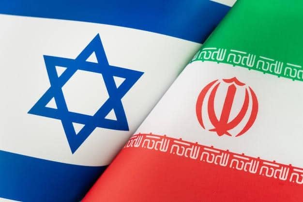 Ketegangan antara Iran dan Israel kembali memuncak sebelum akhirnya mencapai gencatan senjata pada hari ke-12 konflik. Gambar oleh klyaksun via Freepik