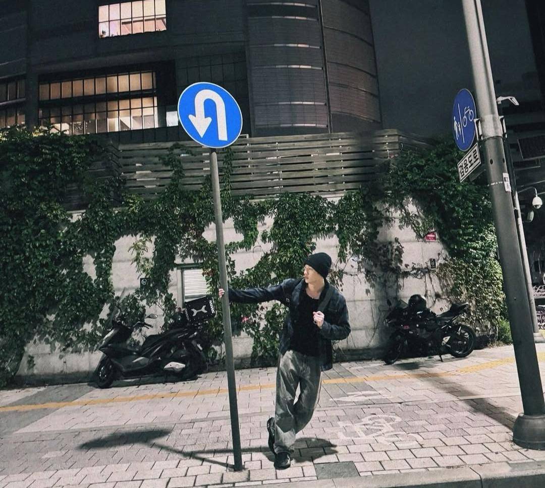 Bang Chan Stray Kids (instagram.com/gnabnahc) 