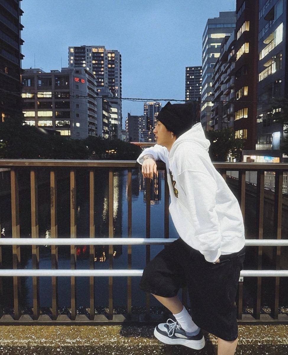 Bang Chan Stray Kids (instagram.com/gnabnahc) 