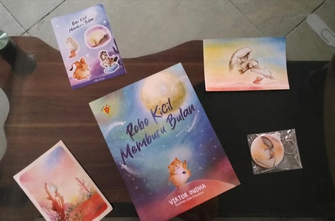 potret buku Robo Kicil Memburu Bulan