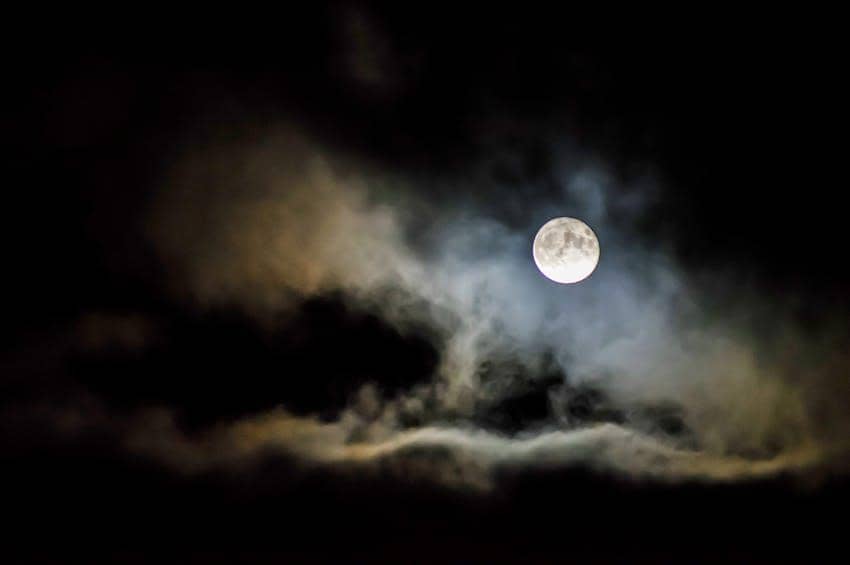 Kenapa malam 1 suro dianggap sakral