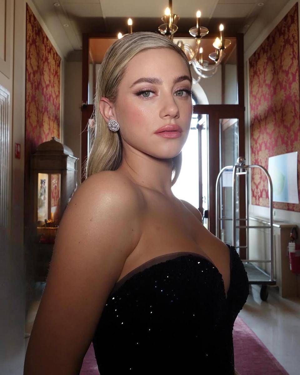 Gaya makeup Lili Reinhart (instagram.com/lilireinhart)