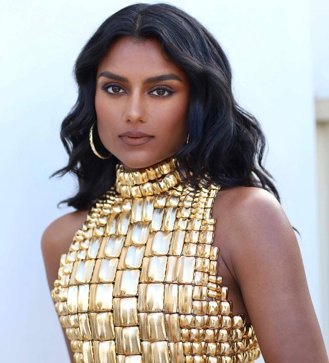Inspirasi makeup ala Simone Ashley (instagram.com/simoneashley)