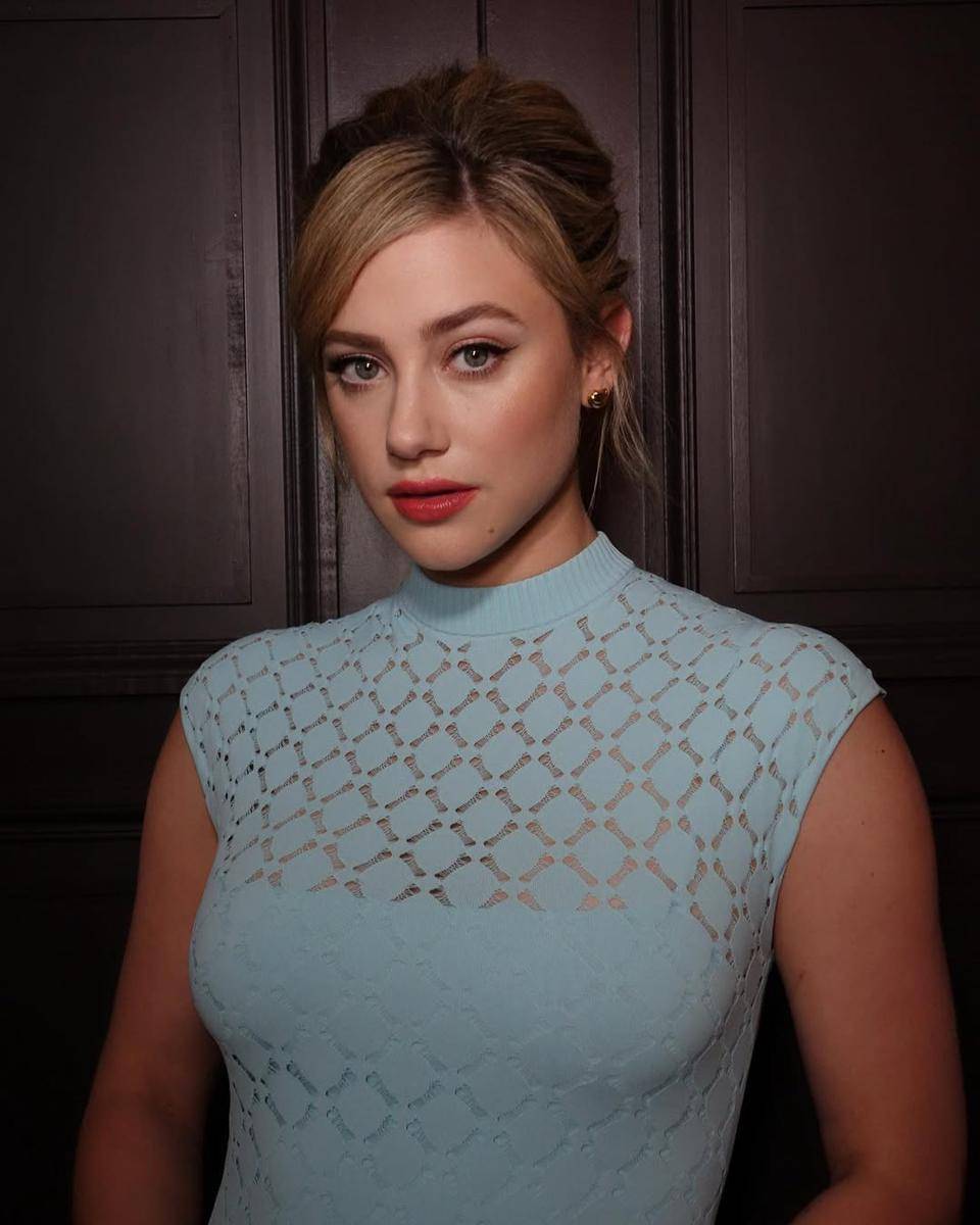 Gaya makeup Lili Reinhart (instagram.com/lilireinhart)