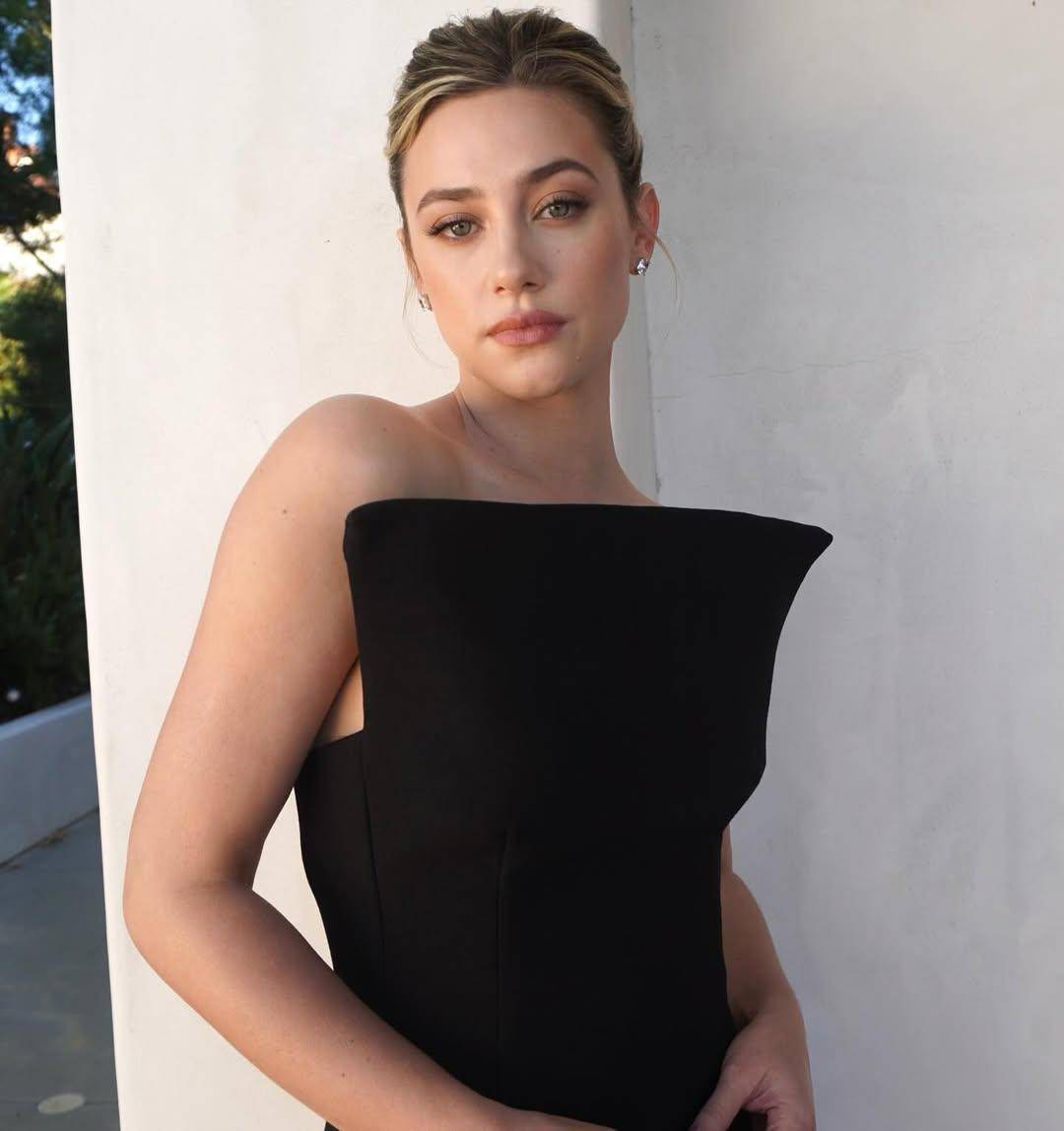 Gaya makeup Lili Reinhart (instagram.com/lilireinhart)