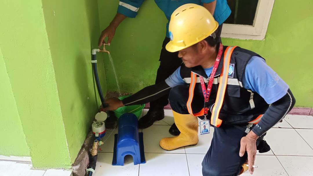 PDAM Makassar Pasang Sambungan Air Gratis untuk Warga Miskin di Rappocini