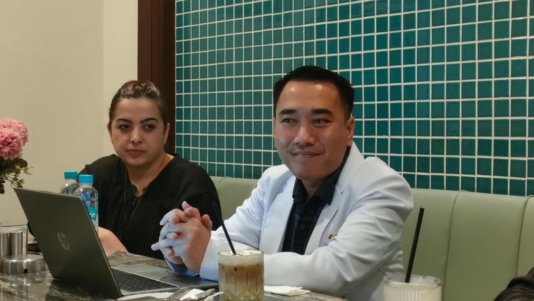 Dokter spesialis bedah umum Andi Mulyawan saat diwawancarai wartawan di Kota Bogor, Kamis (26/6/2025). (IDN Times/Linna Susanti)