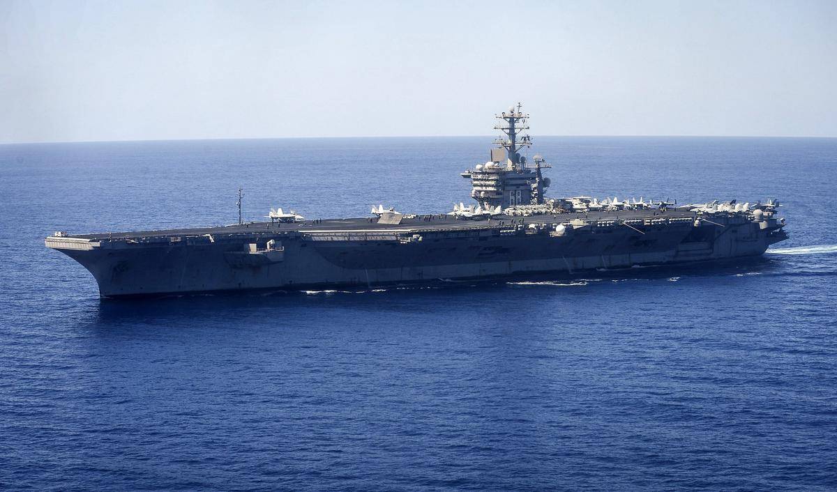 potret USS Nimitz saat berlayar di Laut Merah pada tahun 2013 silam (commons.wikimedia.org/Derek A. Harkins)