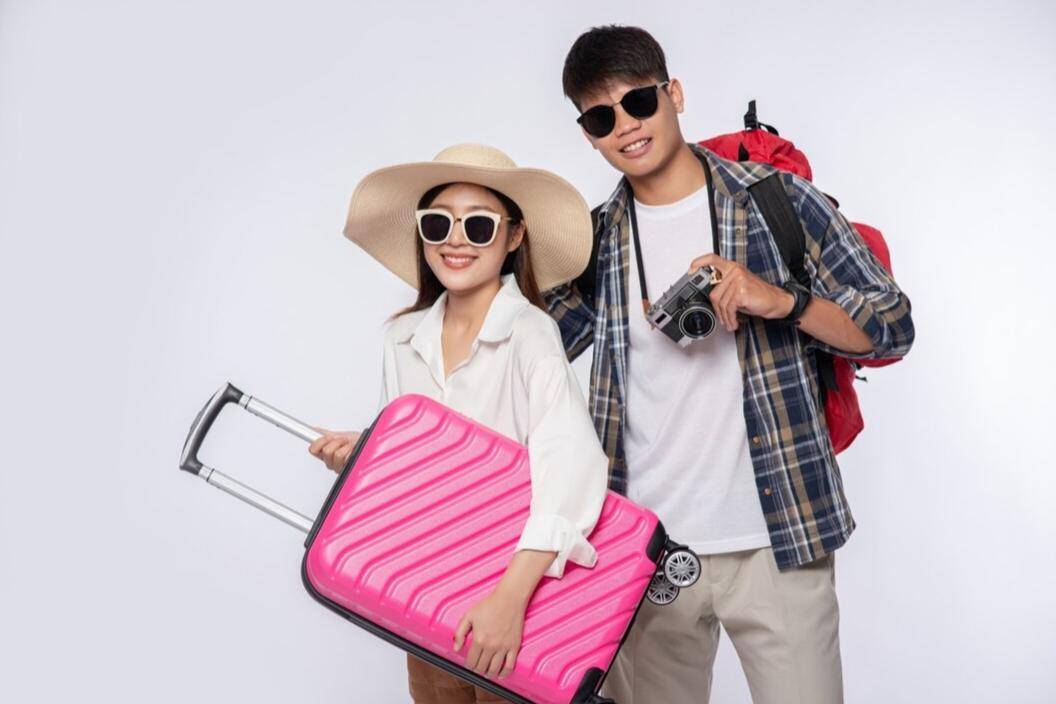Travelling (freepik.com/jcomp) 