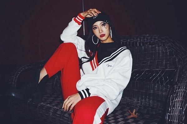 EJAE (instagram.com/ejae_k)