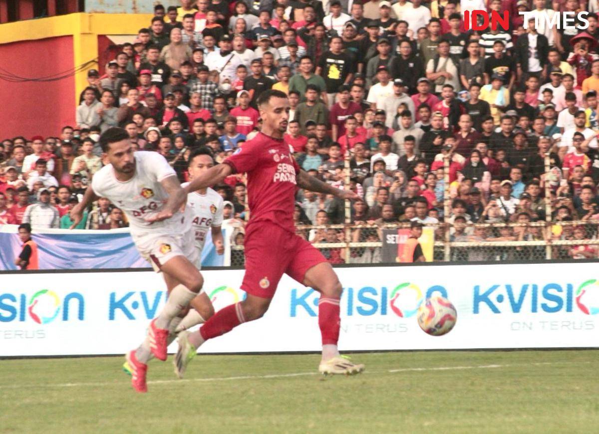 Pemain Semen Padang FC, Bruno Gomes saat menghadapi Persik Kediri (Foto: IDN Times/Halbert Caniago)