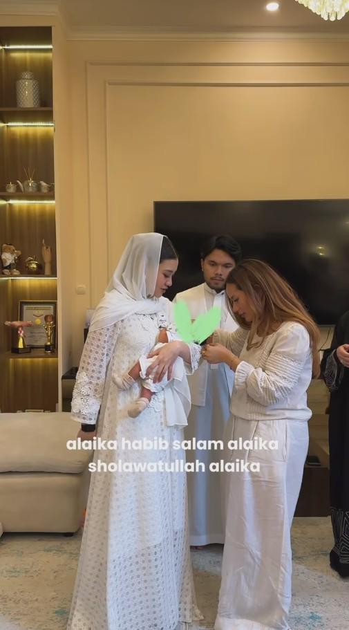akikah baby Arash anak Aaliyah Massaid (Instagram.com/thariqhalilintar)