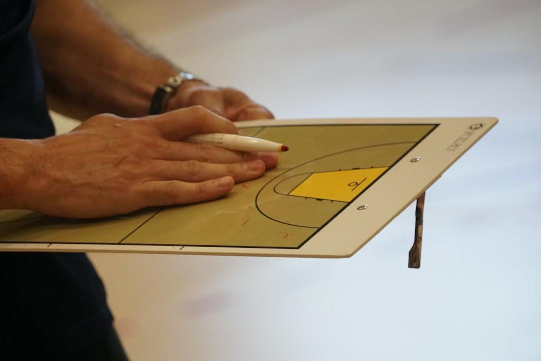 papan pelatih basket atau papan strategi basket