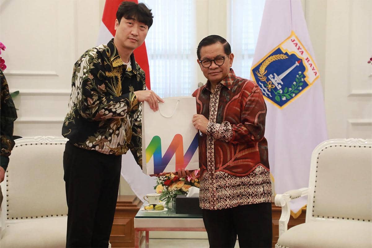 Kyoung Jun Min, Head of WCG; dan Gubernur Jakarta, Pramono Anung; dalam penandatanganan MoU. (Dok. WCG)